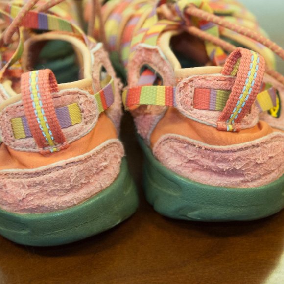 Cute Size 4 Youth Keens - Picture 4 of 7